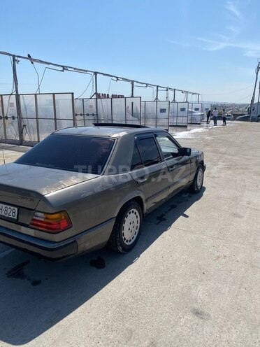 Mercedes E 230 1986, 500,000 km - 2.3 l - Bakı