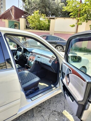 Mercedes E 220 d 2001, 420,000 km - 2.2 l - Bakı