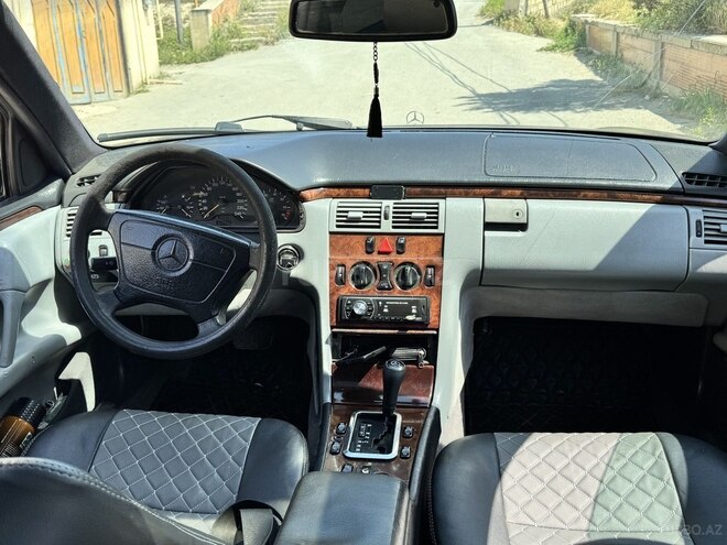 Mercedes E 230 1997, 64,000 km - 2.3 l - Bakı