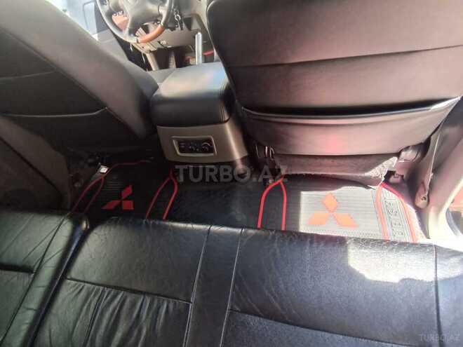 Mitsubishi Pajero 2005, 267,000 km - 3.0 l - Bakı