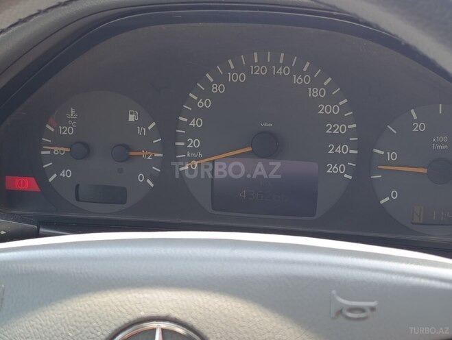 Mercedes E 270 2001, 436,236 km - 2.7 l - Bakı