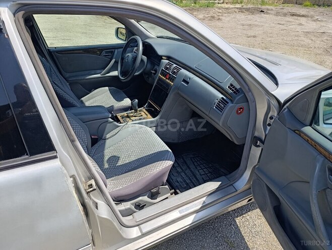 Mercedes E 270 2001, 436,236 km - 2.7 l - Bakı