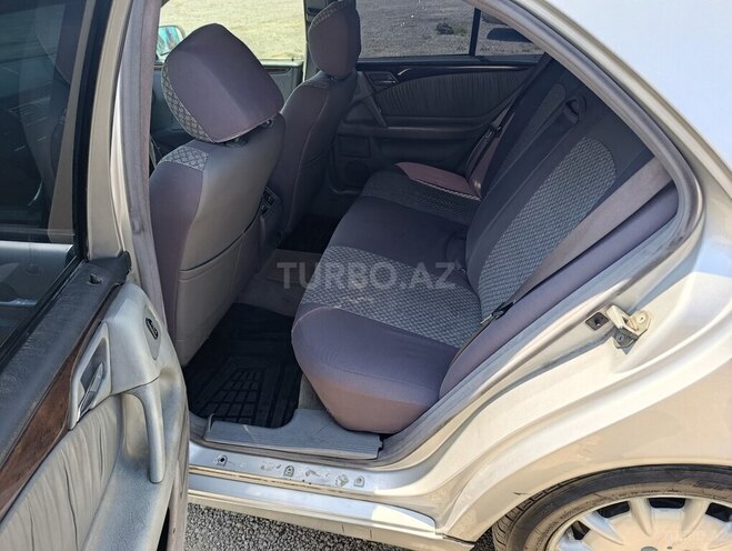 Mercedes E 270 2001, 436,236 km - 2.7 l - Bakı