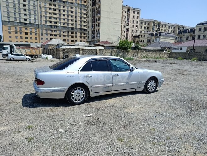 Mercedes E 270 2001, 436,236 km - 2.7 l - Bakı