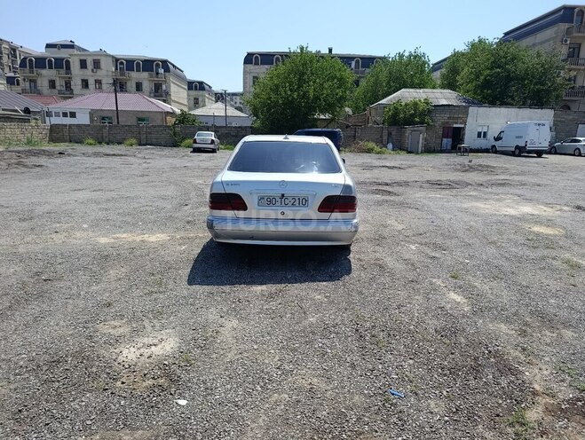 Mercedes E 270 2001, 436,236 km - 2.7 l - Bakı