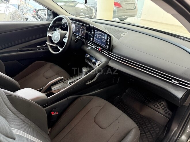 Hyundai Elantra-10
