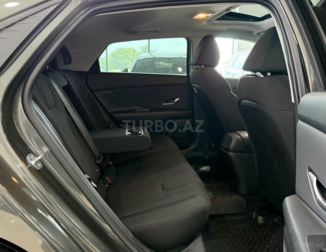 Hyundai Elantra-12