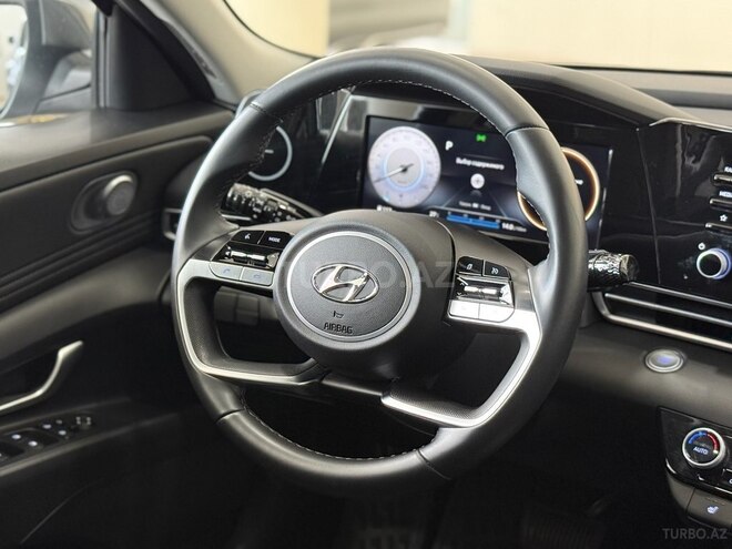 Hyundai Elantra-13