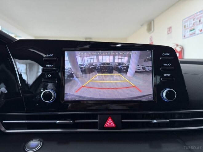 Hyundai Elantra-21