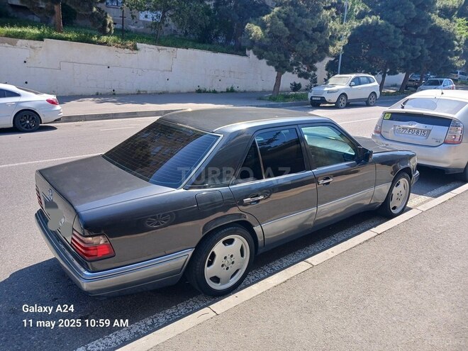 Mercedes E 220 1994, 381,555 km - 2.2 l - Bakı