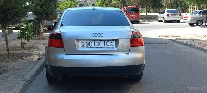 Audi A4 2001, 300,000 km - 2.0 l - Bakı