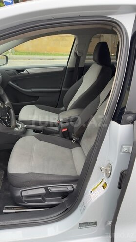 Volkswagen Jetta-2