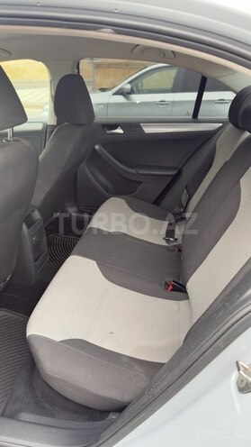 Volkswagen Jetta-8