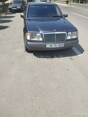 Mercedes E 220 1995, 421,000 km - 2.2 l - Beyləqan