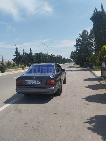 Mercedes E 220 1995, 421,000 km - 2.2 l - Beyləqan