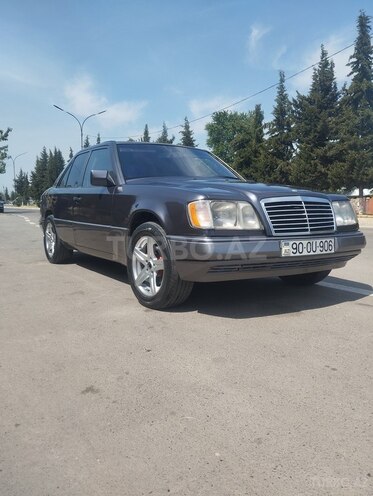 Mercedes E 220 1995, 421,000 km - 2.2 l - Beyləqan