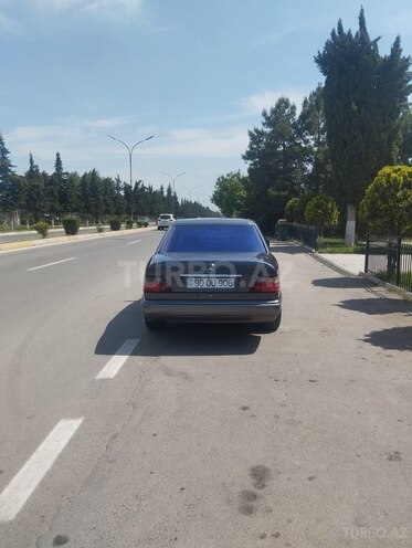 Mercedes E 220 1995, 421,000 km - 2.2 l - Beyləqan