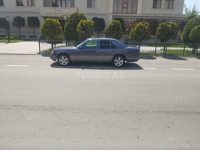 Mercedes E 220 1995, 421,000 km - 2.2 l - Beyləqan