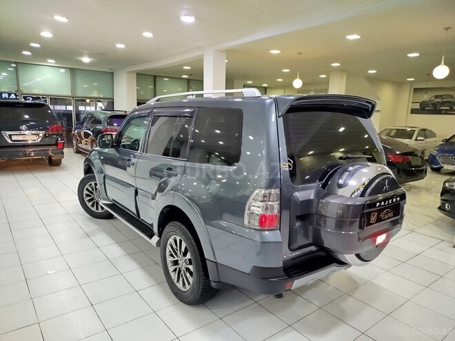 Mitsubishi Pajero-9