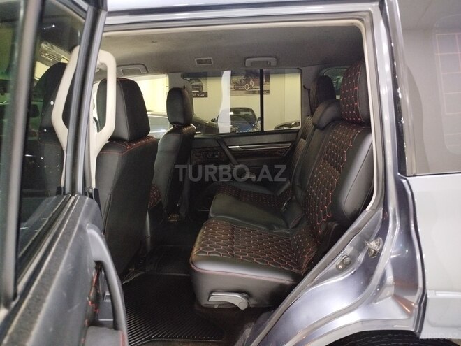 Mitsubishi Pajero-11