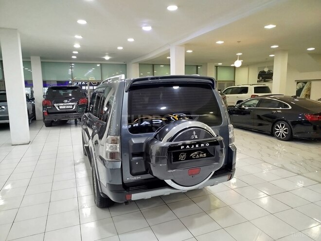 Mitsubishi Pajero-7