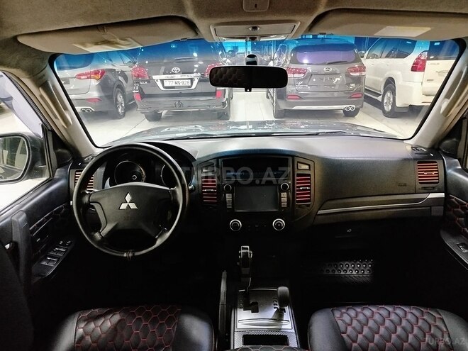 Mitsubishi Pajero-16