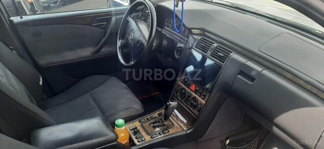Mercedes E 280 2000, 295,000 km - 2.8 l - Gəncə