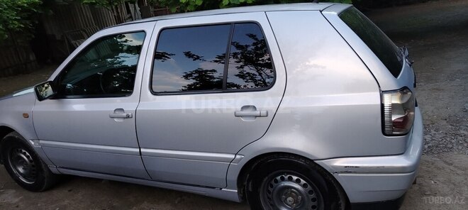 Volkswagen Golf 1995, 530,000 km - 1.8 l - Qax
