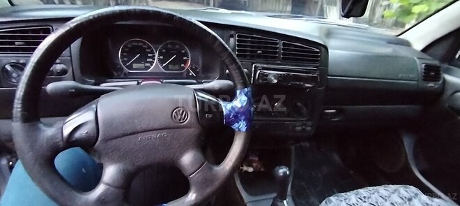 Volkswagen Golf 1995, 530,000 km - 1.8 l - Qax