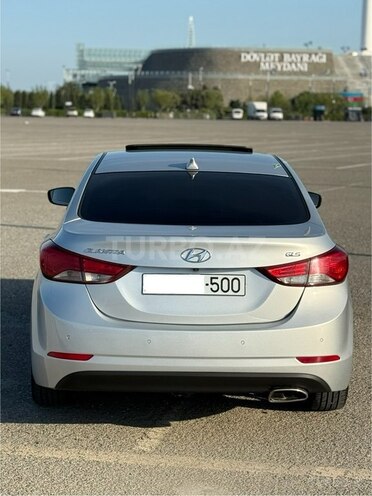 Hyundai Elantra-6