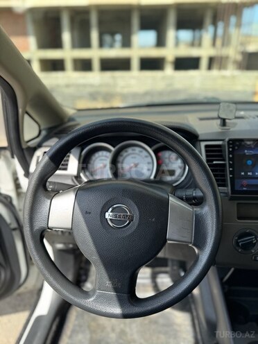 Nissan Tiida-4