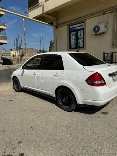 Nissan Tiida-2
