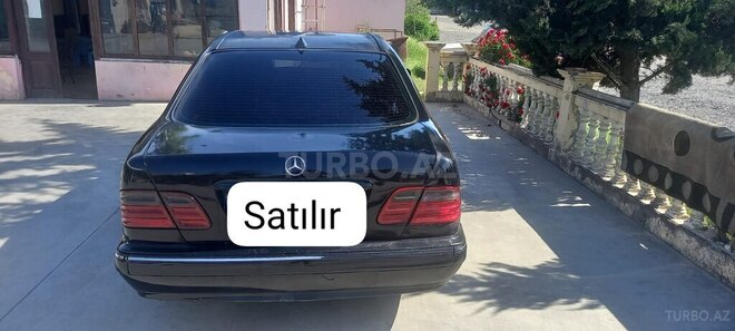 Mercedes E 320 1996, 120,000 km - 3.2 l - Salyan