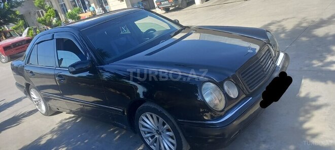 Mercedes E 320 1996, 120,000 km - 3.2 l - Salyan