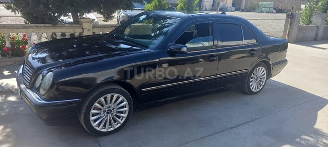 Mercedes E 320 1996, 120,000 km - 3.2 l - Salyan
