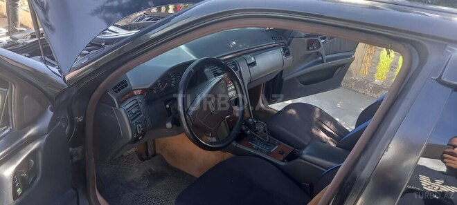 Mercedes E 320 1996, 120,000 km - 3.2 l - Salyan