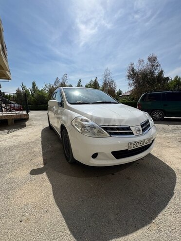 Nissan Tiida-1