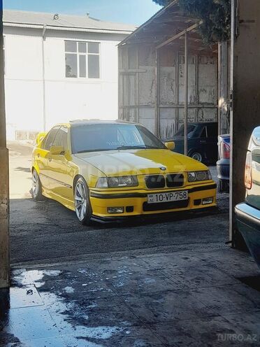 BMW 320-3