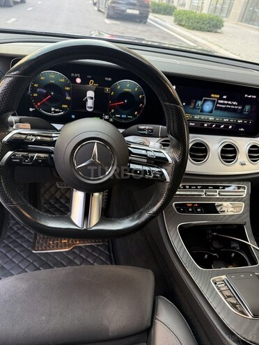 Mercedes E 200-11