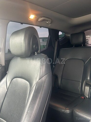 Hyundai Santa Fe-12