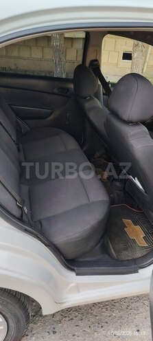 Chevrolet Aveo-5