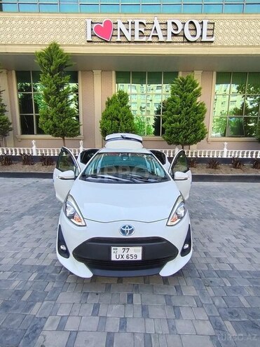 Toyota Aqua 2017, 130,000 km - 1.5 l - Bakı