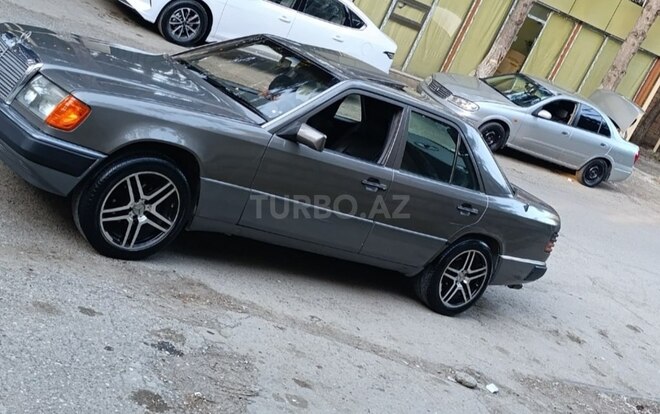 Mercedes E 230 1990, 281,000 km - 2.3 l - Bakı