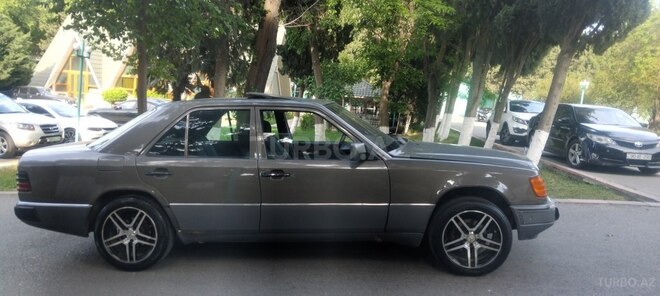 Mercedes E 230 1990, 281,000 km - 2.3 l - Bakı