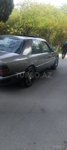 Mercedes E 230 1990, 281,000 km - 2.3 l - Bakı
