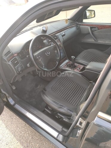 Mercedes E 220 d 2000, 432,650 km - 2.5 l - Saatlı