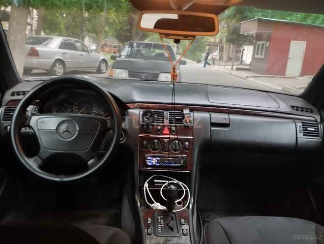 Mercedes E 230 1996, 419,600 km - 2.3 л - Mingəçevir