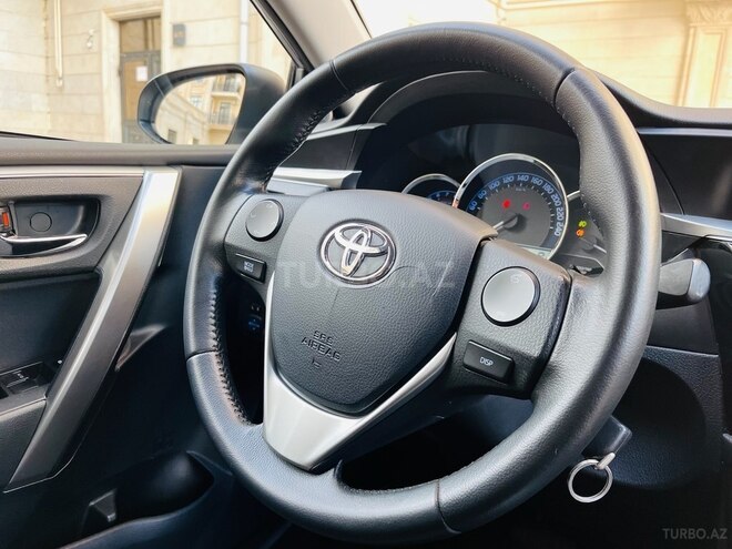 Toyota Corolla 2015, 98,000 km - 1.6 l - Bakı