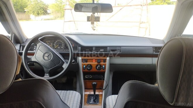 Mercedes E 200 1993, 500,000 km - 2.0 л - Saatlı