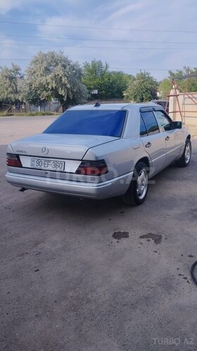 Mercedes E 200 1993, 500,000 km - 2.0 л - Saatlı